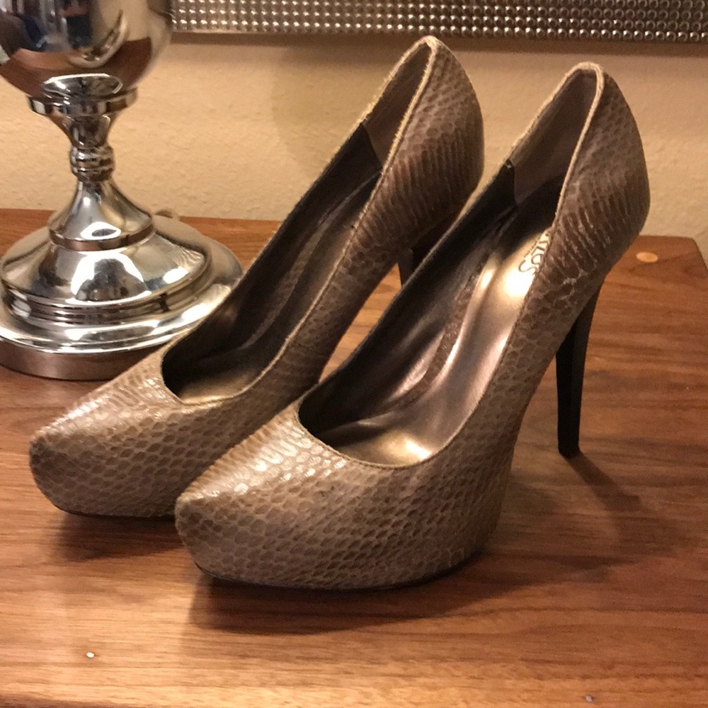 Carlos Santana Nude Snake Skin Heels Sz 7